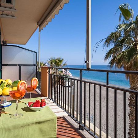 Loft Balcone Sul Mare Lägenhet Letojanni Exteriör bild
