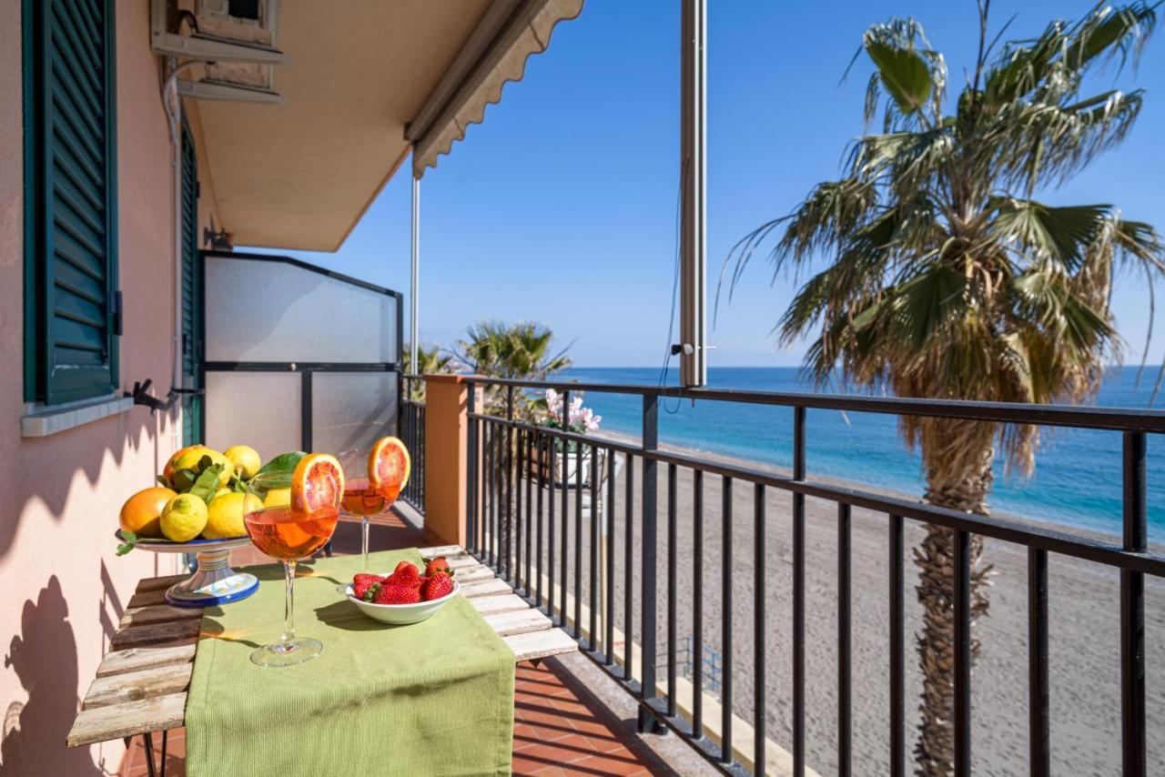 Loft Balcone Sul Mare Lägenhet Letojanni Exteriör bild