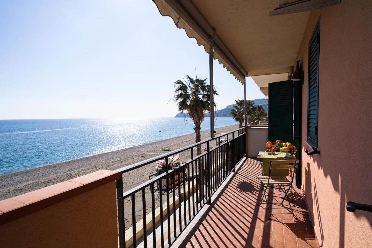 Loft Balcone Sul Mare Lägenhet Letojanni Exteriör bild
