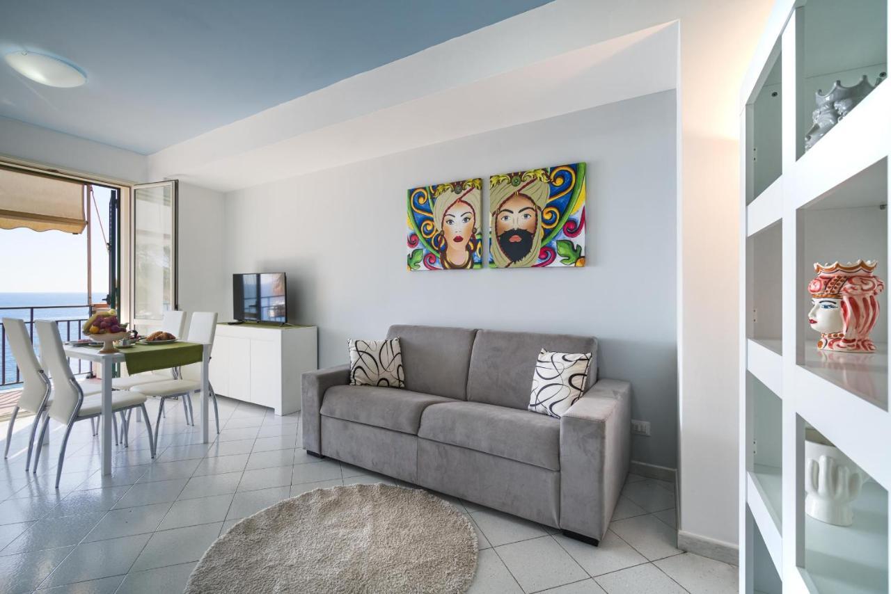 Loft Balcone Sul Mare Lägenhet Letojanni Exteriör bild