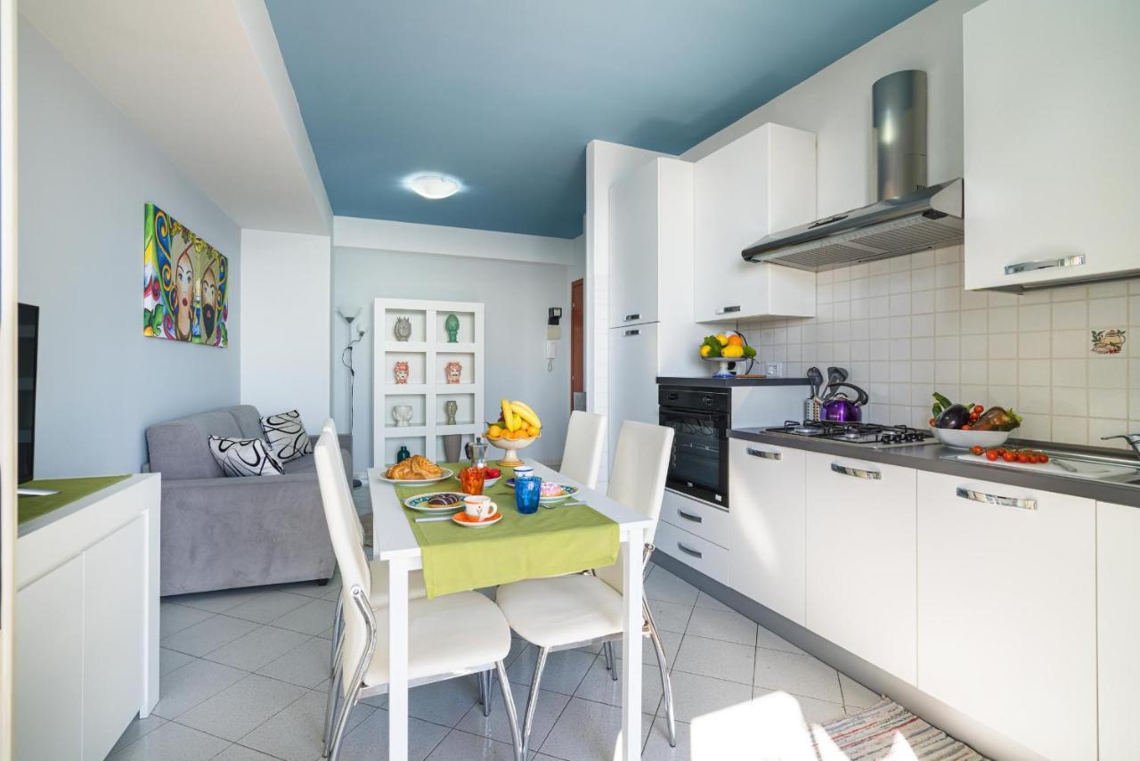 Loft Balcone Sul Mare Lägenhet Letojanni Exteriör bild